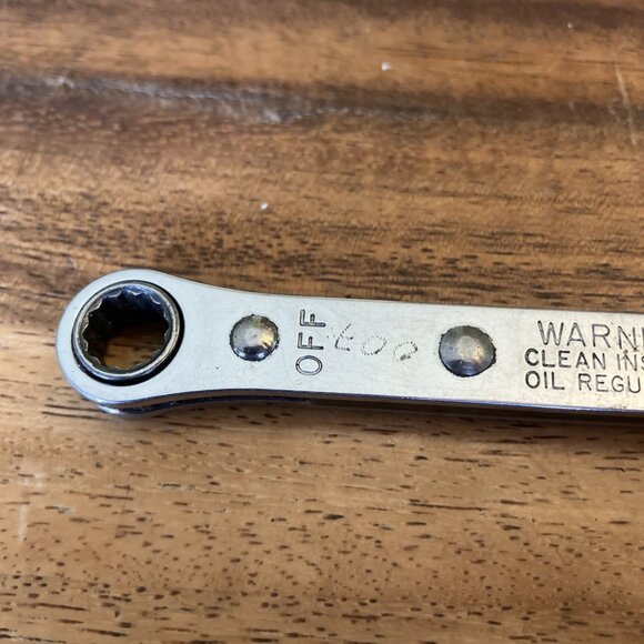 Snap-On R1011 USA 5/16” & 11/32” Ratcheting Box End Wrench 12 Point - Picture 5 of 7